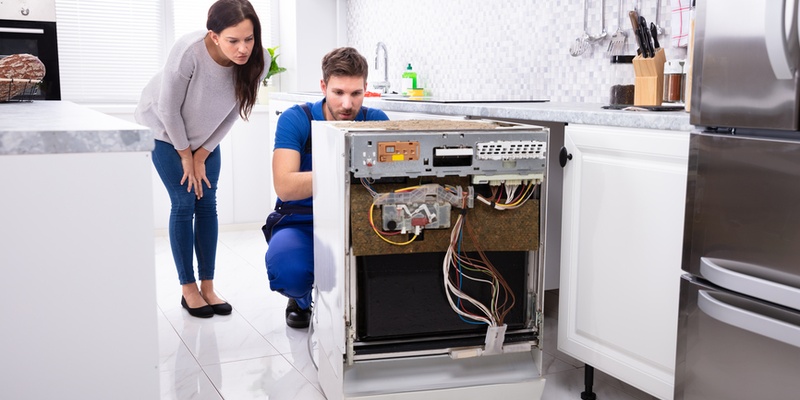refrigerator repair technician